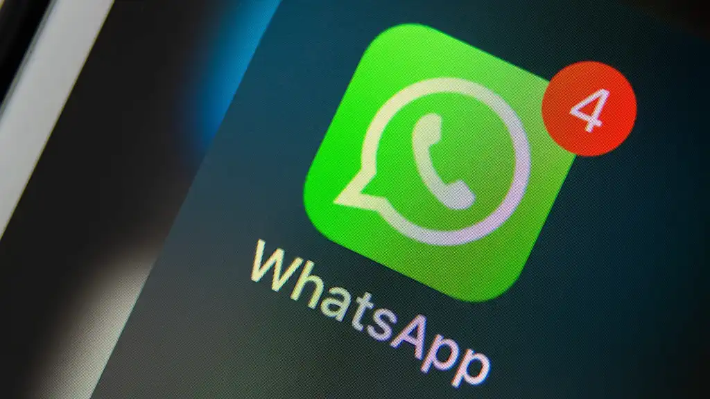 How to use WhatsApp group messaging?